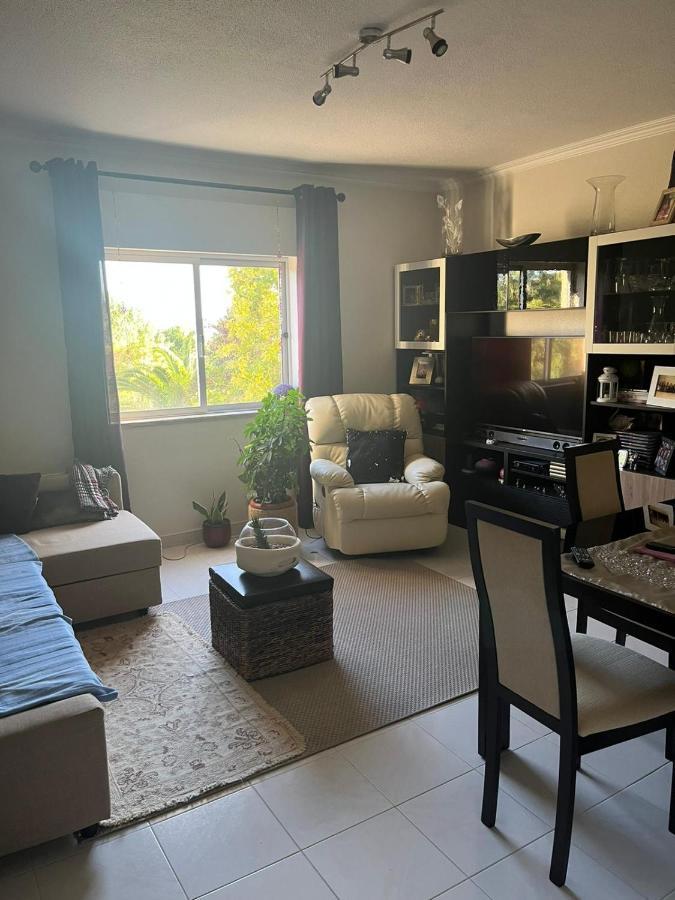 Apartamento Apartamento Com Boa Luz E Localização Em Lisboa. Lisboa