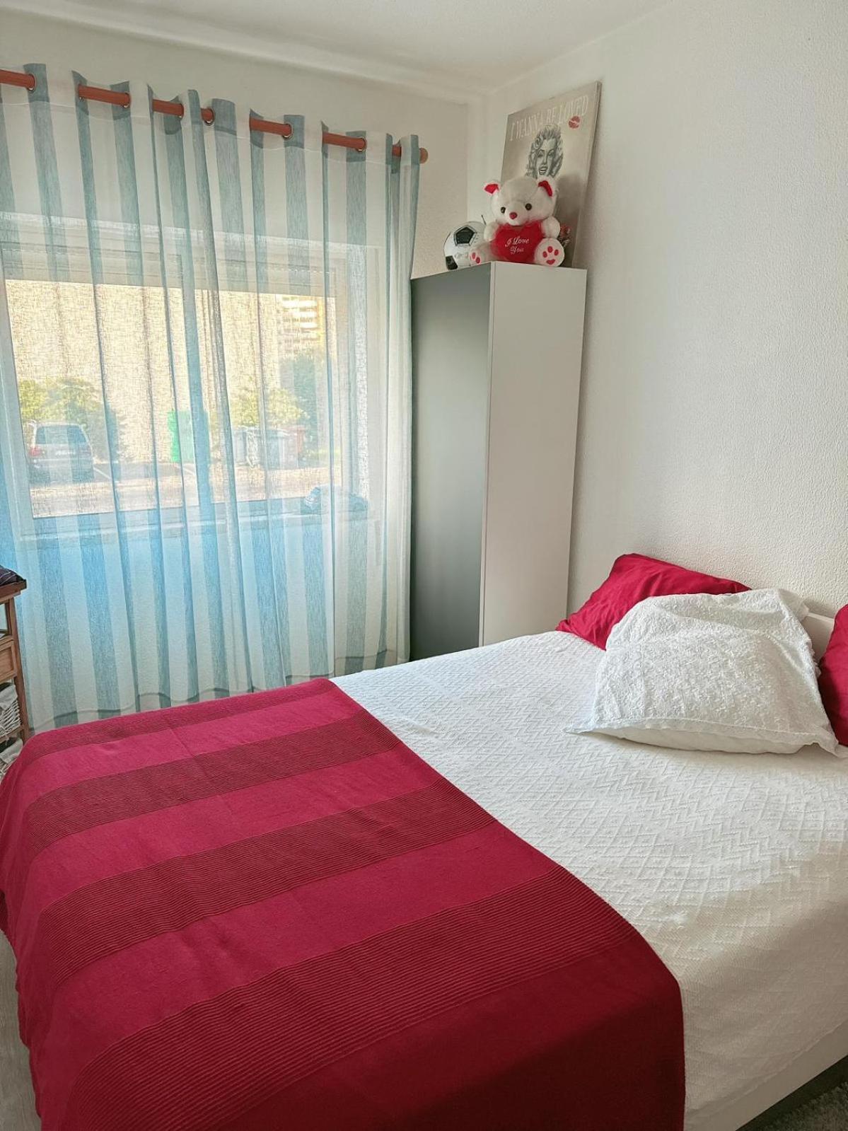 Apartamento Com Boa Luz E Localização Em Lisboa. Apartamento